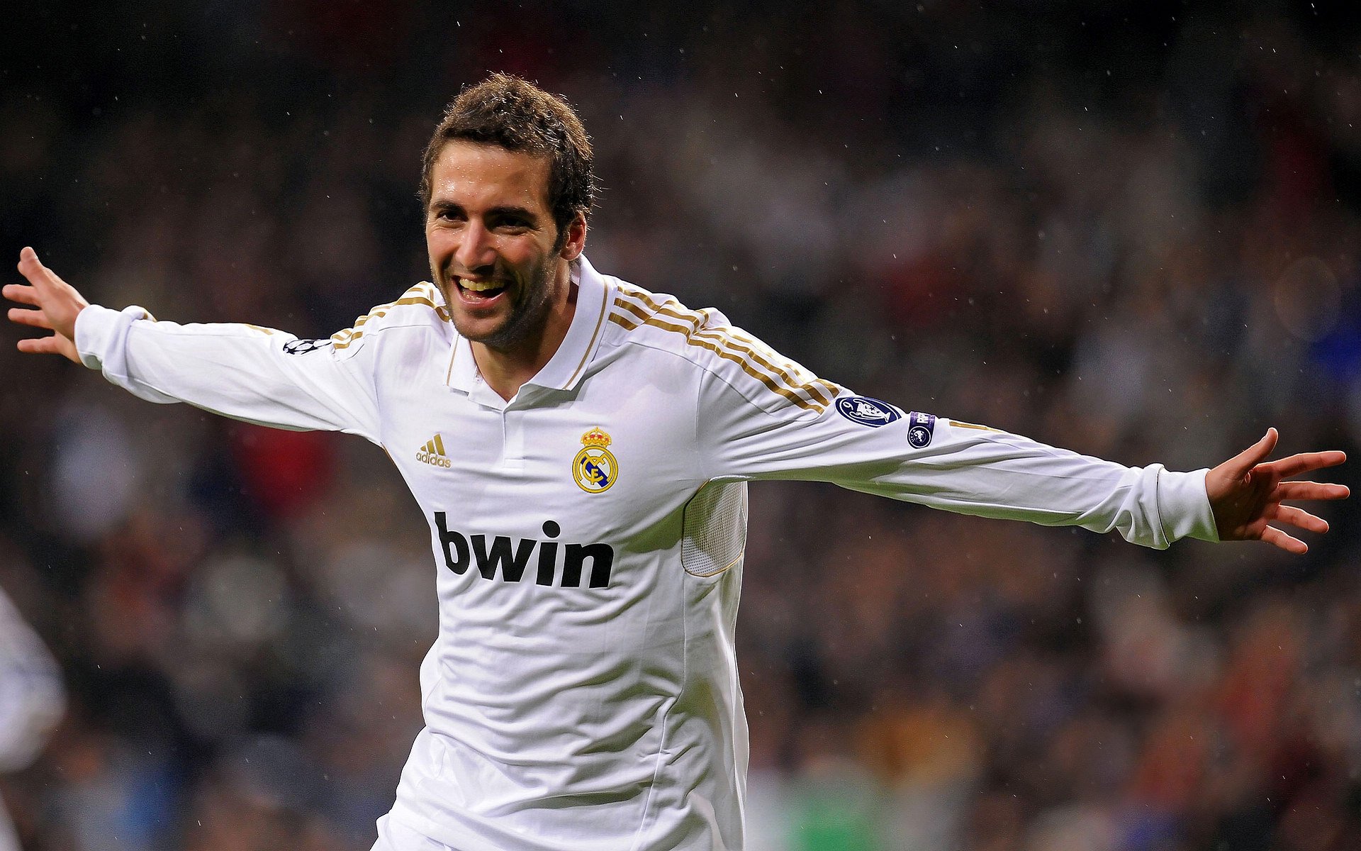 当潘帕斯雄鹰遇见维苏威火山，卡拉斯科在阿根廷与那不勒斯的传奇之夜点燃绿茵